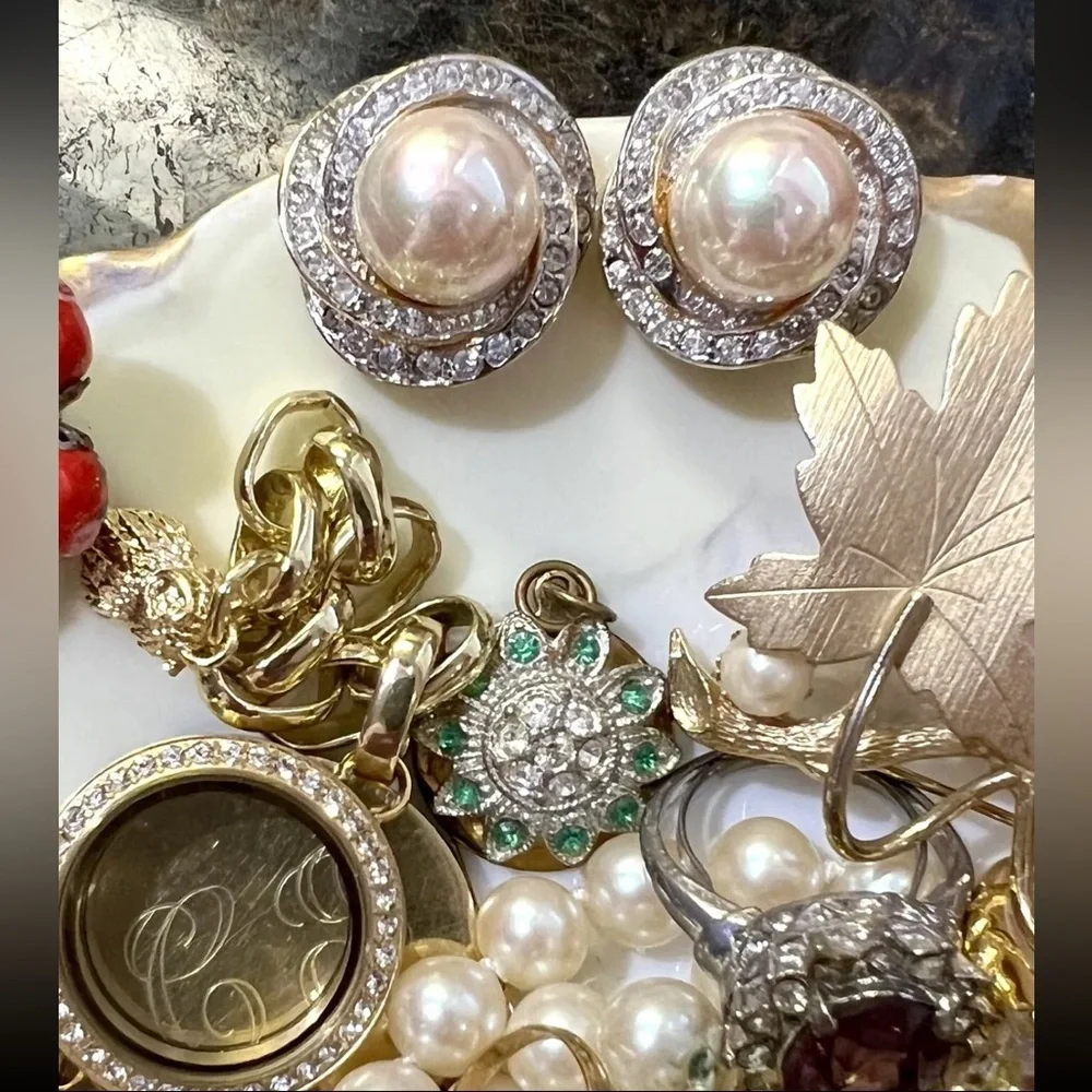 All wearable 2.5 LBs CURATED jewelry lot- Build YOUR own jewelry lot! - Picture 2 of 10